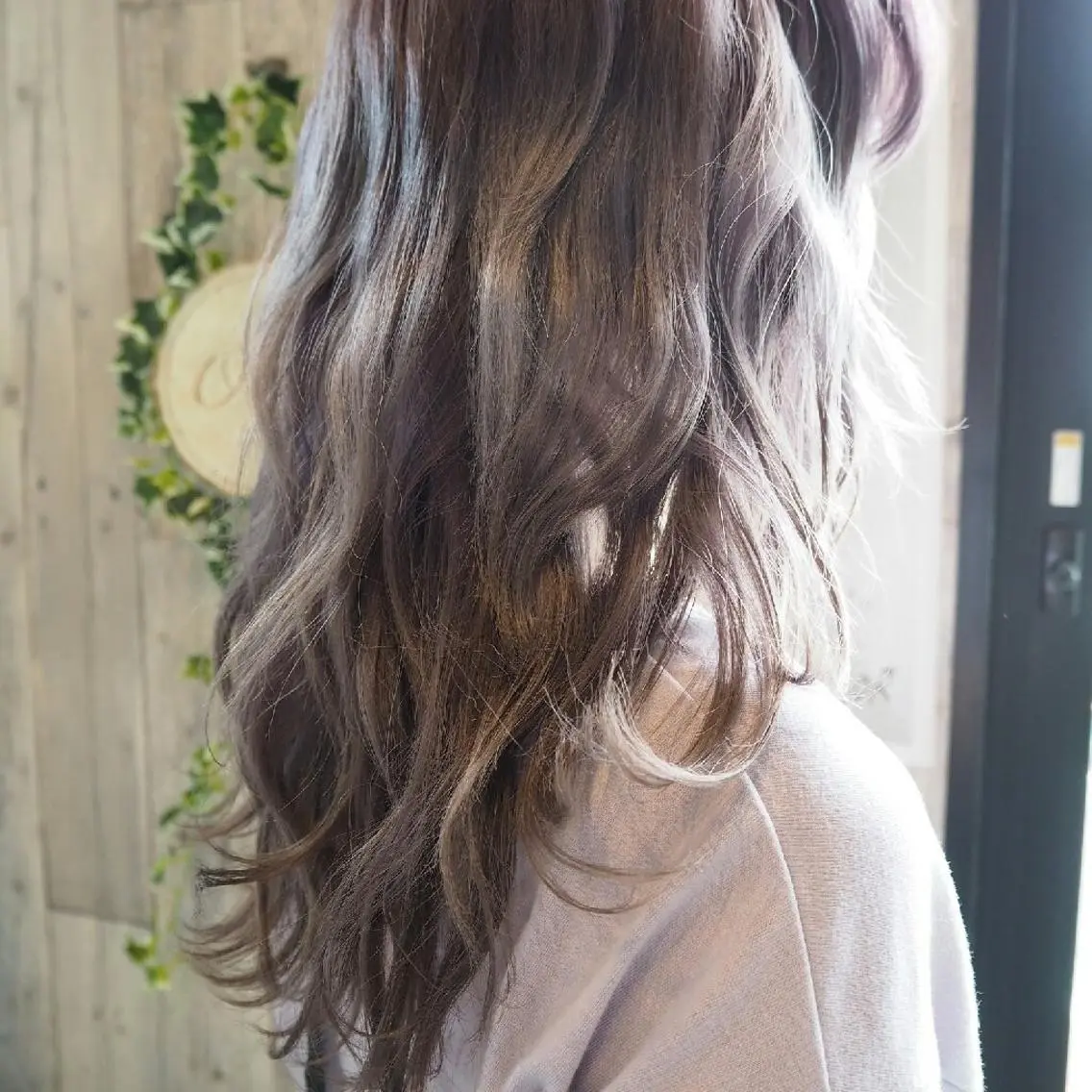 セミロング カラー ブリーチ ラベンダーカラー solon船橋2nd Amiのヘアスタイル
