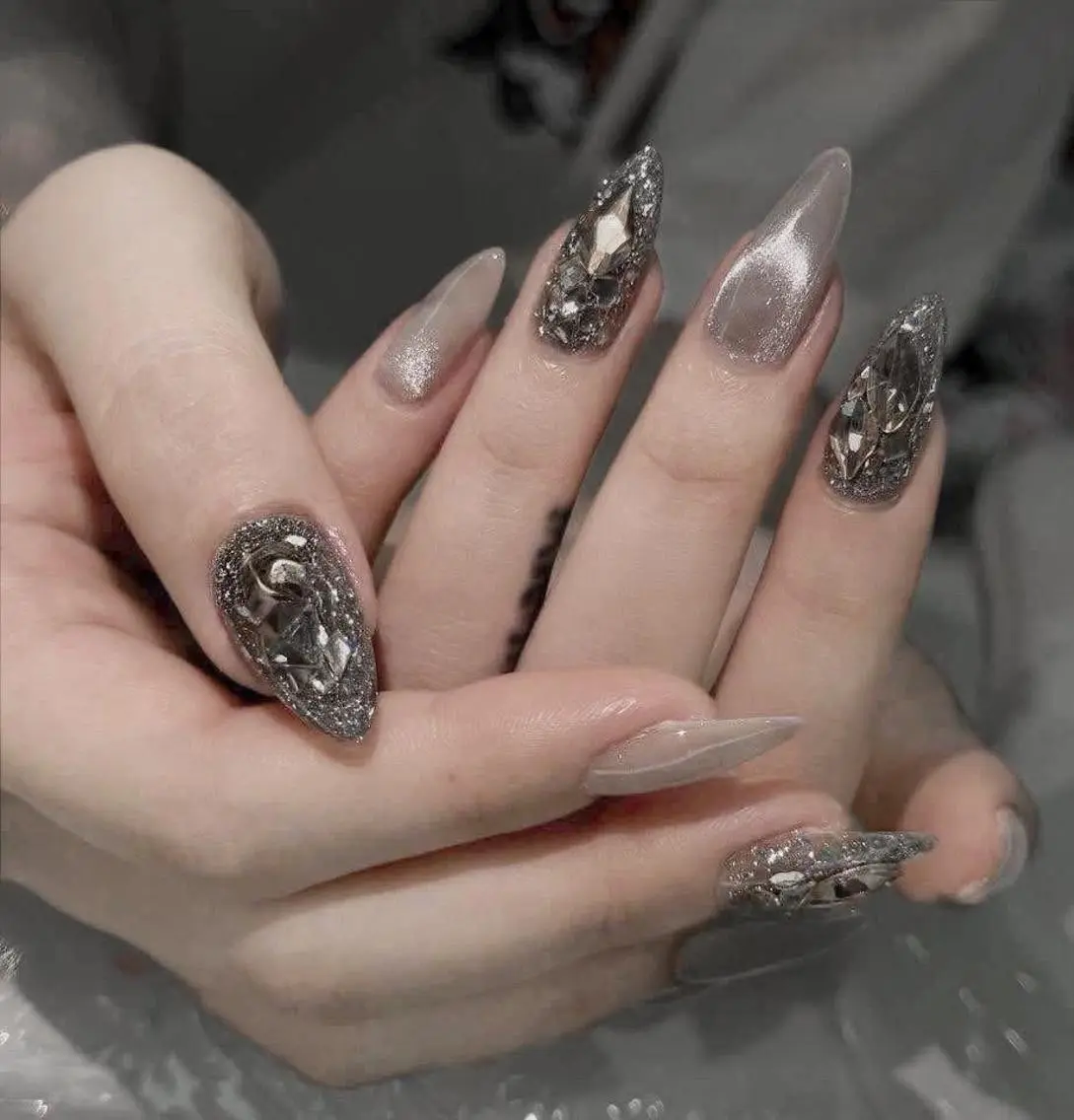 ロング 韓国風ヘア ハンドネイル Bling Salonのネイルデザイン