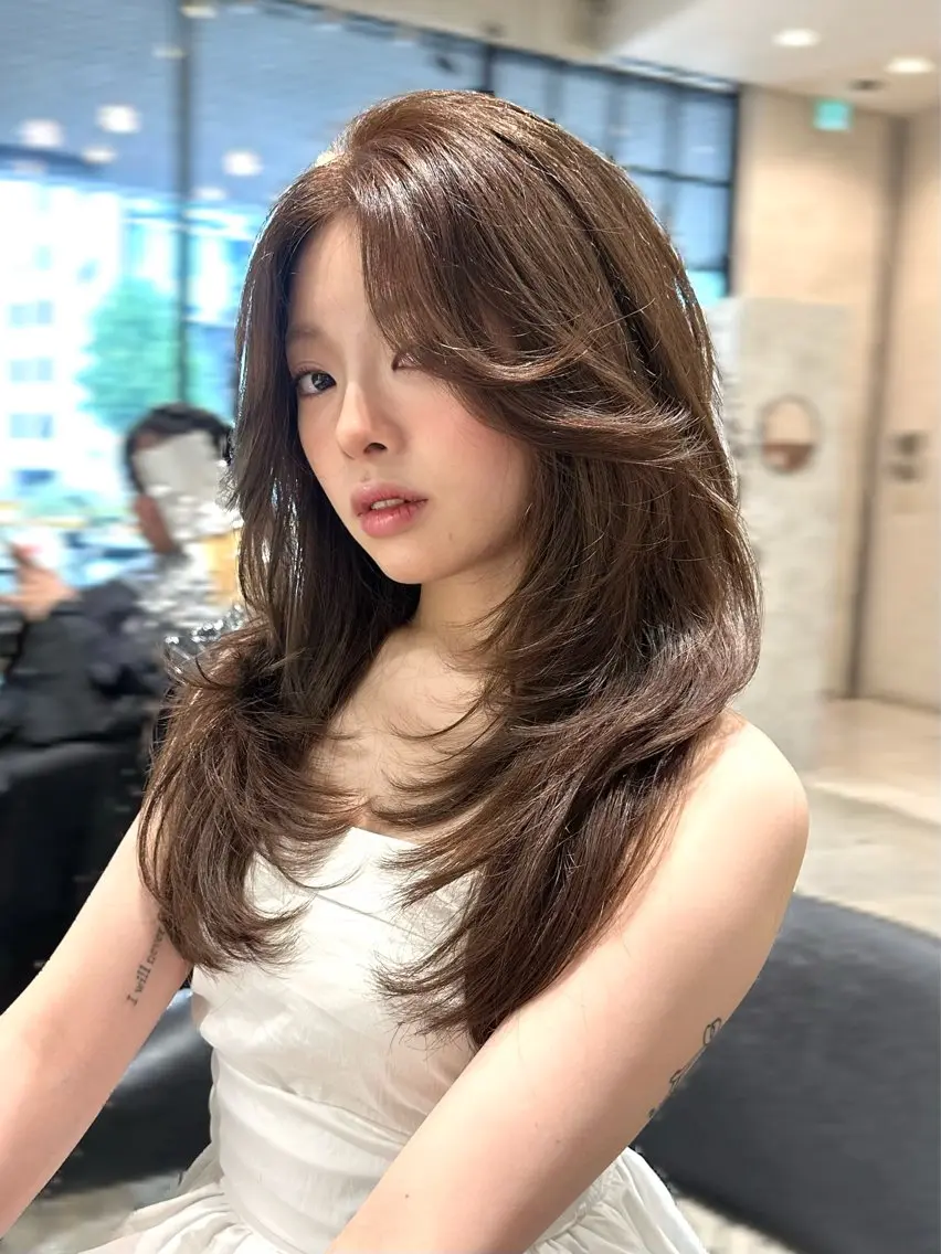 ロング カラー 岩田 紗奈のヘアスタイル