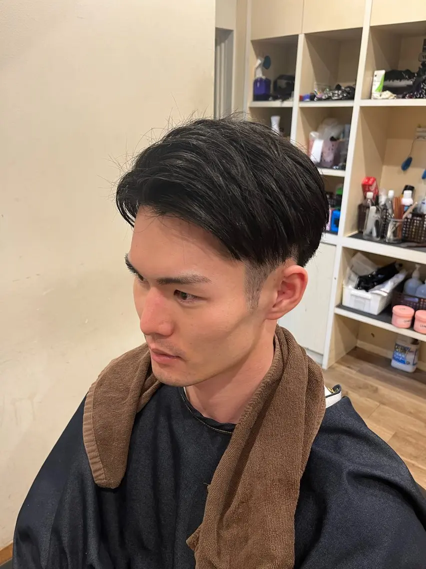 ミディアム メンズ ビジネス ツーブロック 植木 賢三のヘアスタイル