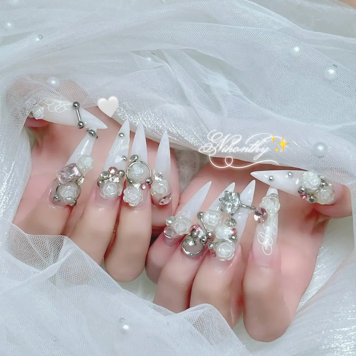 ネイル チークネイル ドット フットネイル フレンチネイル グラデーション ハンドネイル ハンドケア Nihonthy Nail 新宿のネイルデザイン