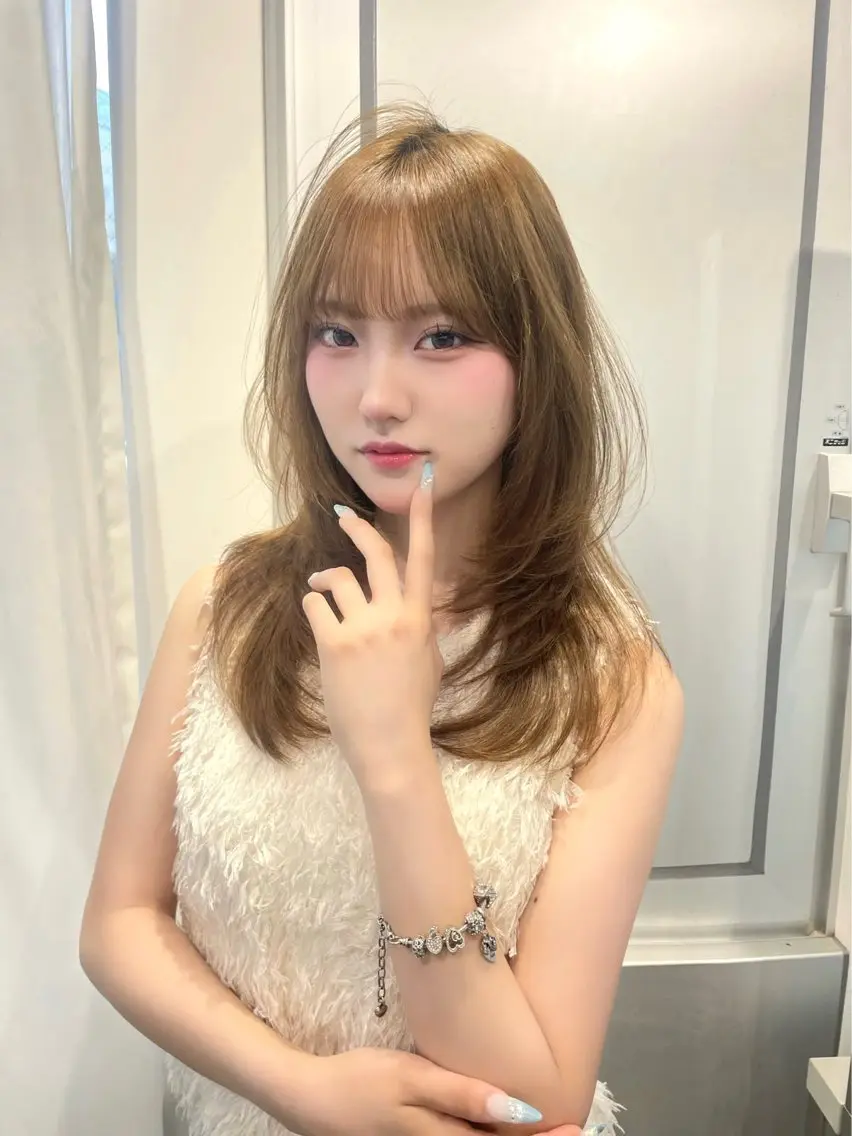 ロング カラー ヘアアレンジ ベージュカラー ヘアカラー Kana 艶カラー透明感カラーのヘアスタイル