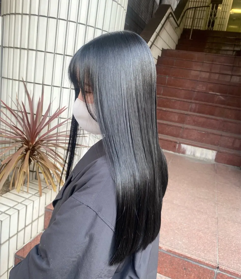 ロング カラー 黒髪 ブリーチ ブルーカラー ブルーブラック ブリーチなしカラー カット ヘアカラー トリートメント 6月NEWopen/ MINAMI🩶のヘアスタイル