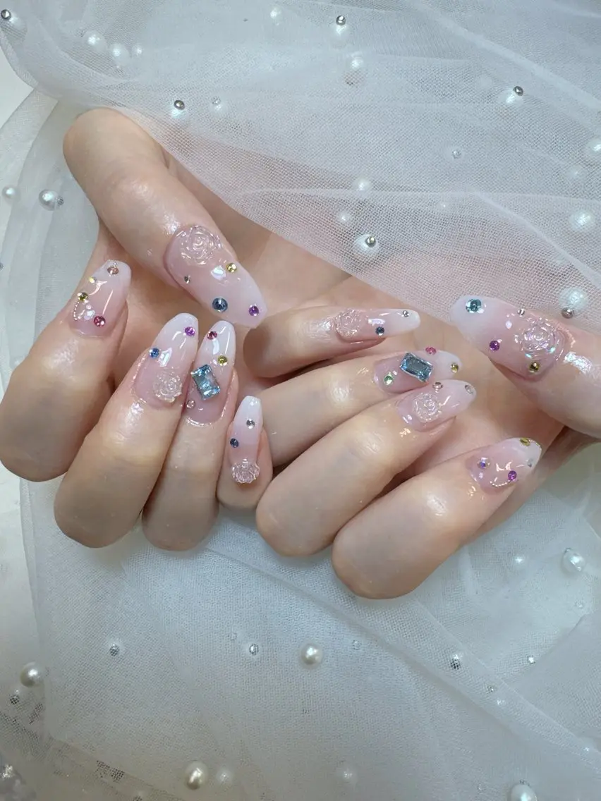 ネイル チークネイル フレンチネイル ジェルネイル ガラスフレンチ ハート ハンドネイル Queeens nailのネイルデザイン