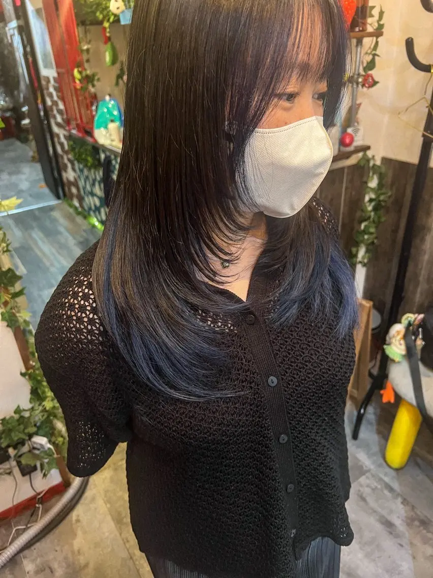 ロング カラー ブルーカラー レイヤーカット ヘアカラー カラーパティシエ facce🌼ikoのヘアスタイル