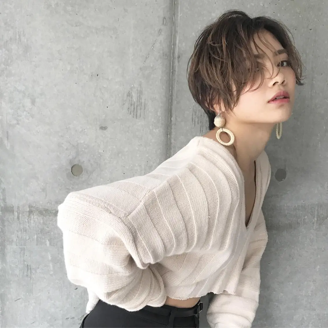 ショート カラー 顔周りカット 伊 杏のヘアスタイル