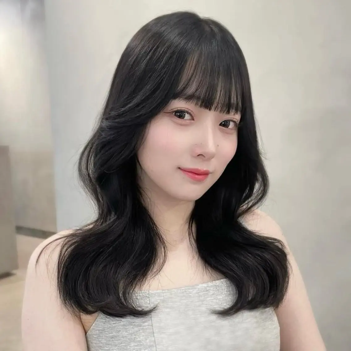 ロング カラー 黒髪 グレーブラック レイヤーカット モテ韓国ヘア/ レイヤー🤍RIKAのヘアスタイル
