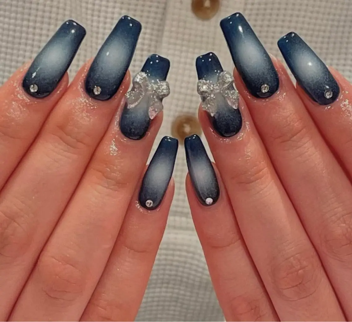 ネイル グラデーション キラキラネイル ワンカラーネイル 冬ネイル Jenn Nail Salonのネイルデザイン