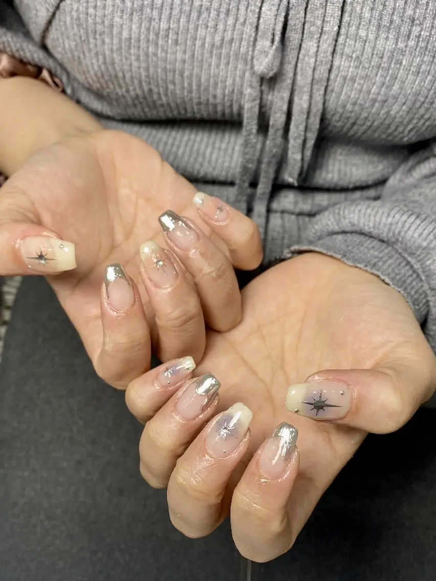 ネイル チークネイル フレンチネイル ジェルネイル ガラスフレンチ キラキラネイル ハンドネイル UM Nail Salonのネイルデザイン