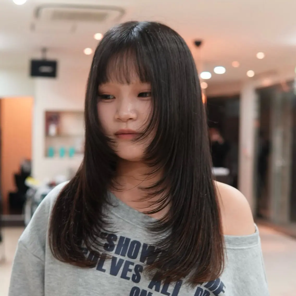 セミロング レイヤーカット TIDEHAIR JUNYAのヘアスタイル