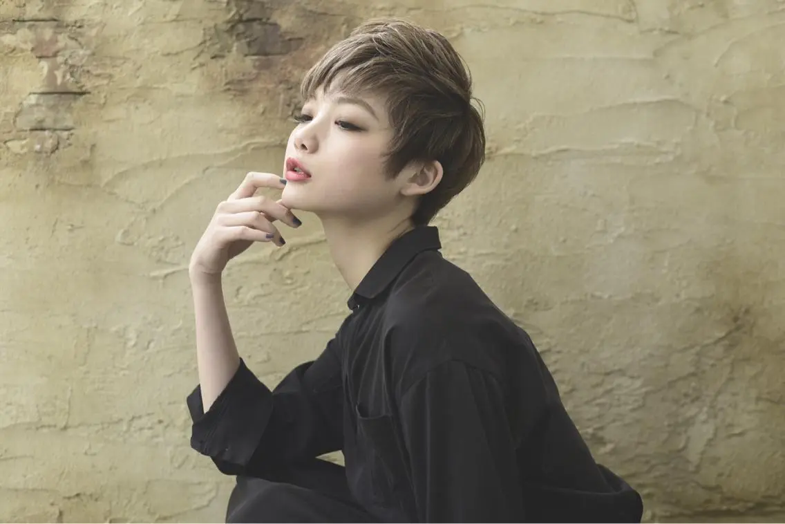 ショート カラー カット 秋山 俊のヘアスタイル