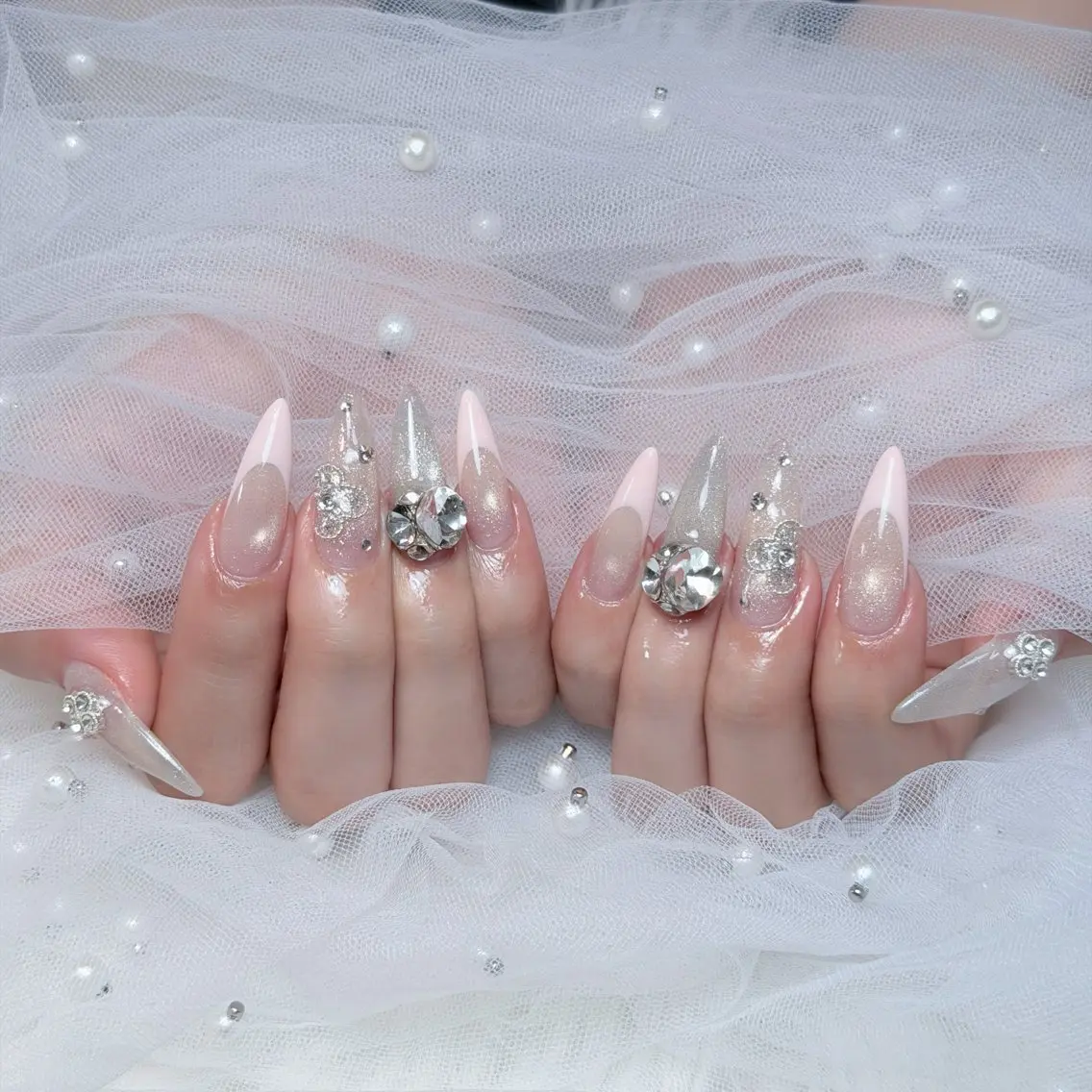 ネイル チークネイル ドット フレンチネイル グラデーション ハート ハンドネイル Julli NailStudioのネイルデザイン