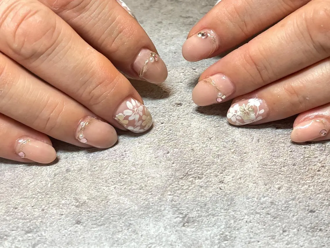 ネイル フラワーネイル ニュアンスネイル オフィスネイル スカルプネイル シンプルネイル SINCERELY シンシアリー🌈のネイルデザイン