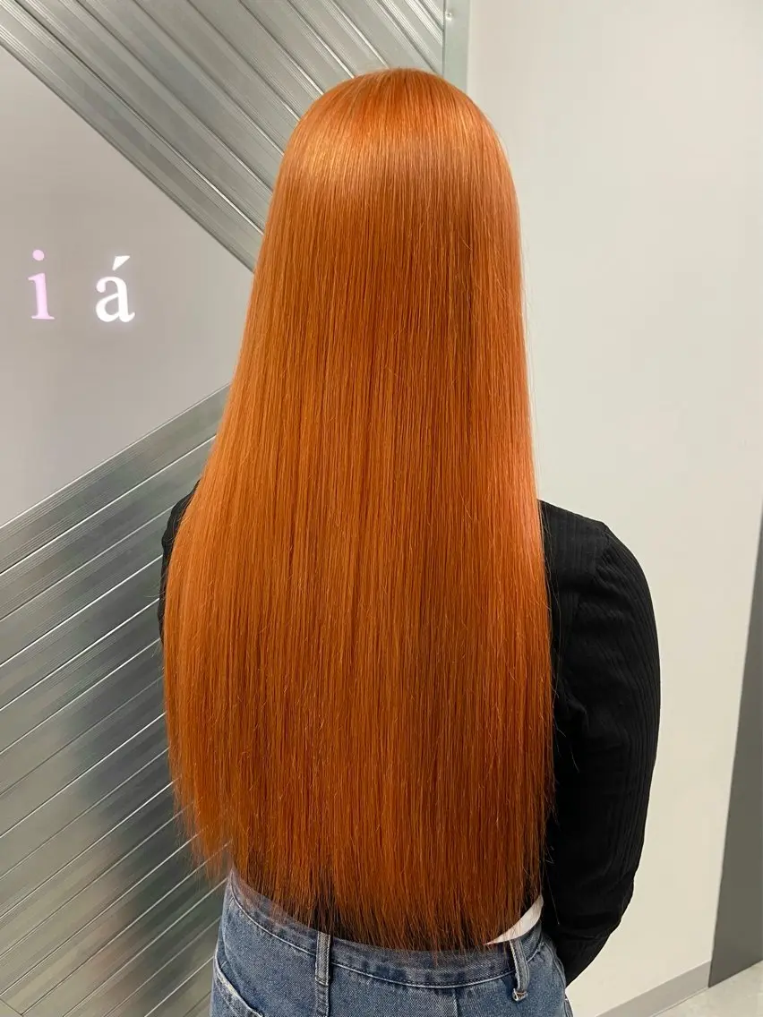 ロング カラー オレンジ Xena ria 衣織/ブリーチカラーのヘアスタイル