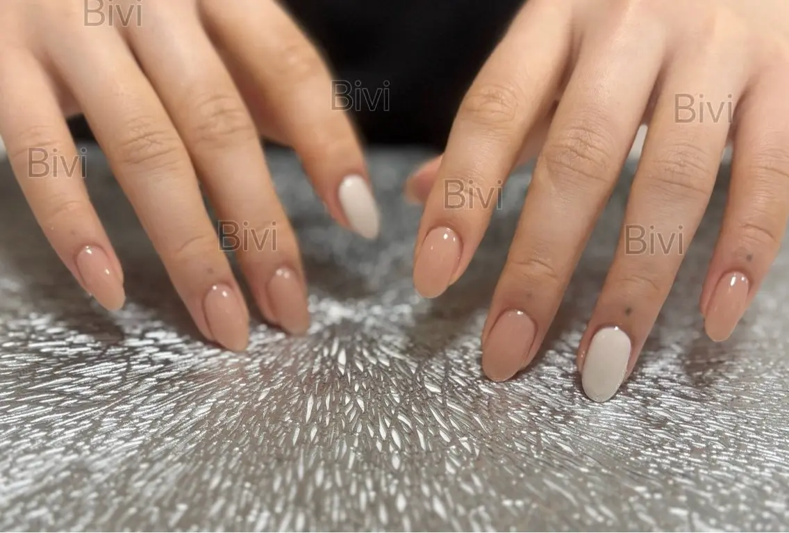 ネイル ラメ(グリッター) ワンホンネイル 冬ネイル ♡Bivi♡自爪に 優しいネイルサロンのネイルデザイン