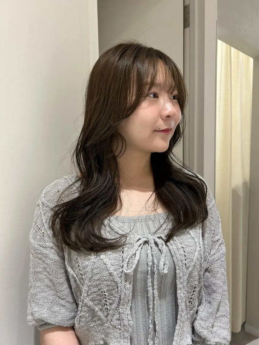 セミロング カラー グレージュ オリーブグレージュ オリーブグレー カット ヘアカラー オリーブベージュ/ ブリーチなし透明感のヘアスタイル