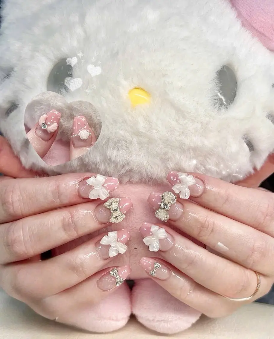 ネイル フレンチネイル キラキラネイル マグネットネイル ミラーネイル ニュアンスネイル ハンドネイル Tira Nailのネイルデザイン