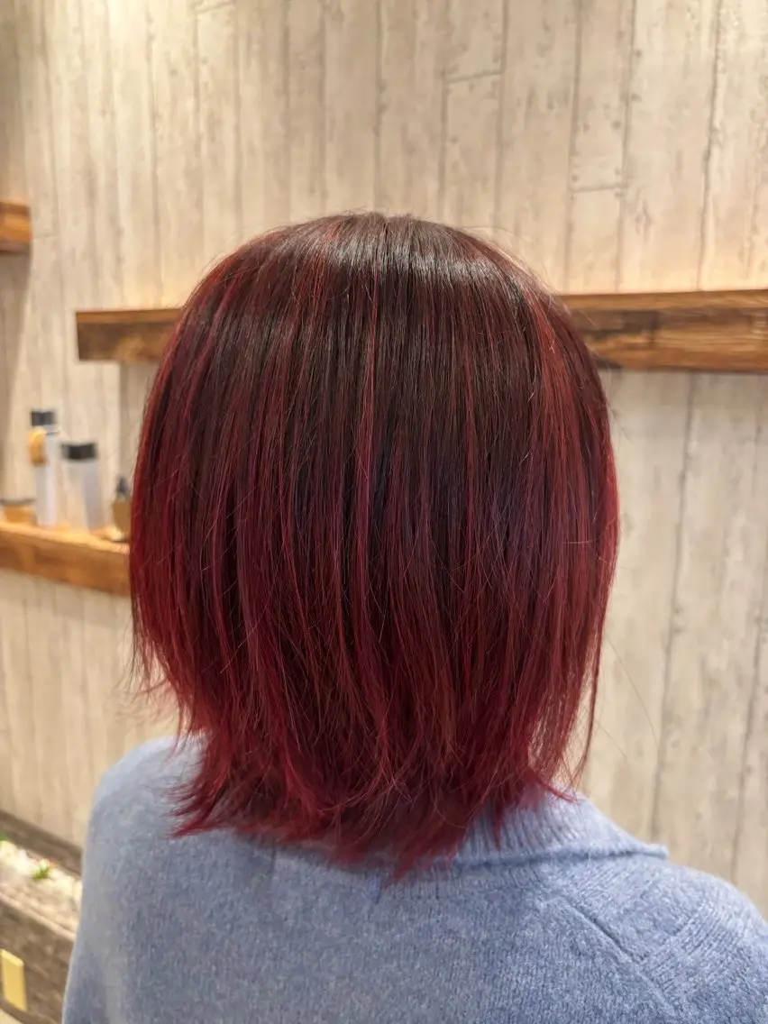 カラー レッドカラー 坂井 まりんのヘアスタイル