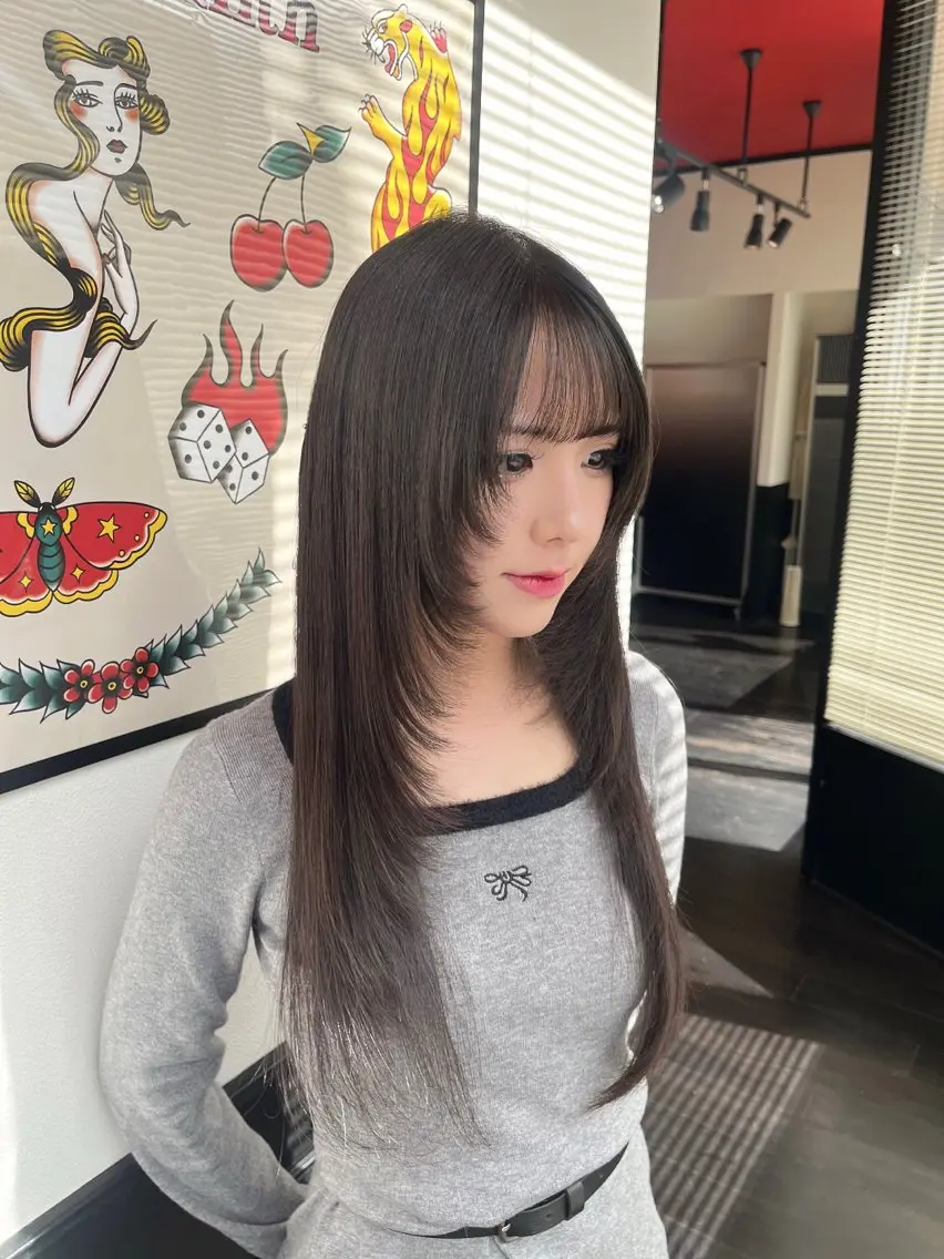 ロング 顔まわりレイヤー 顔周りカット レイヤーカット スズキ リコのヘアスタイル