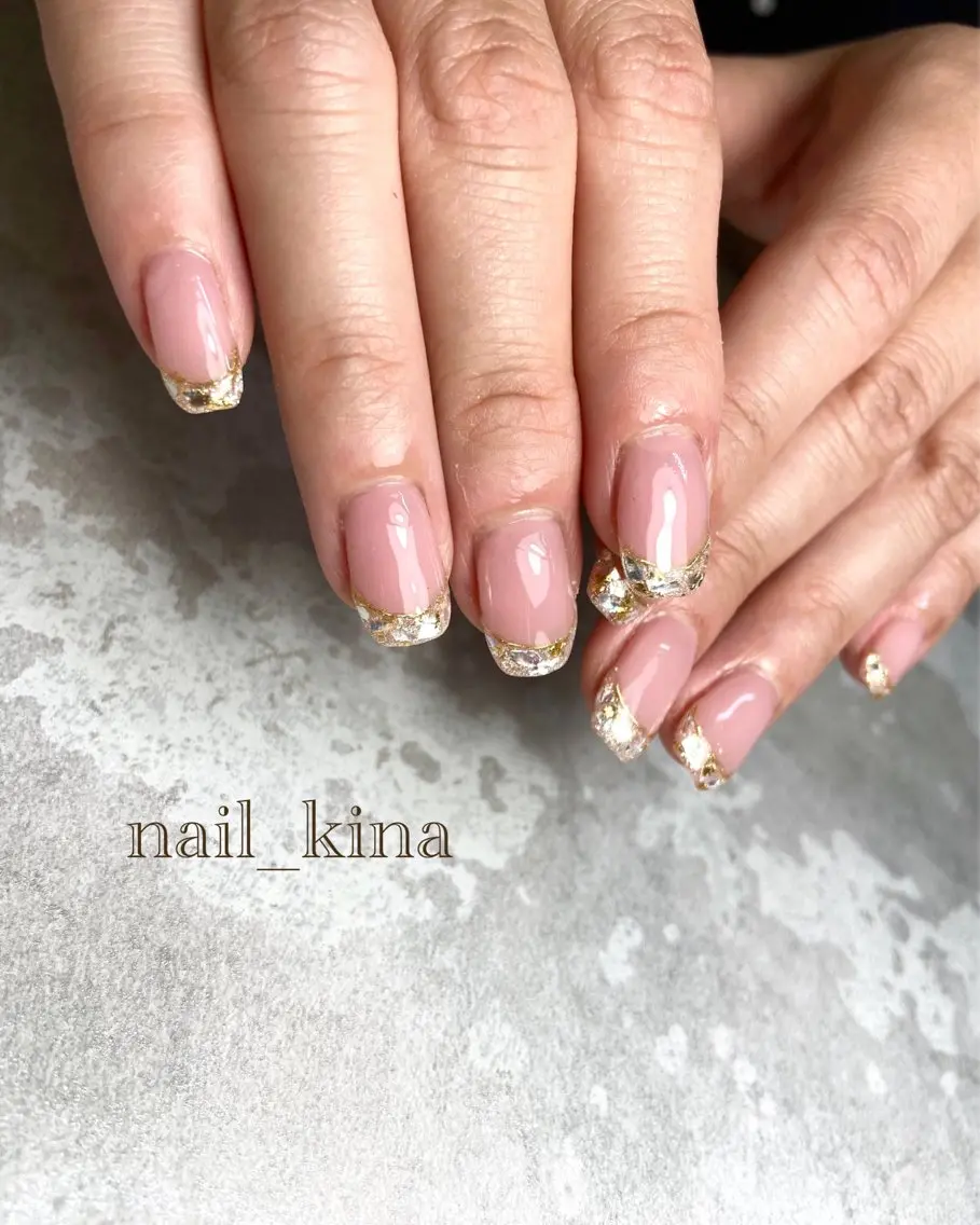 ネイル フレンチネイル ガラスフレンチ オフィスネイル nail_ kinaのネイルデザイン