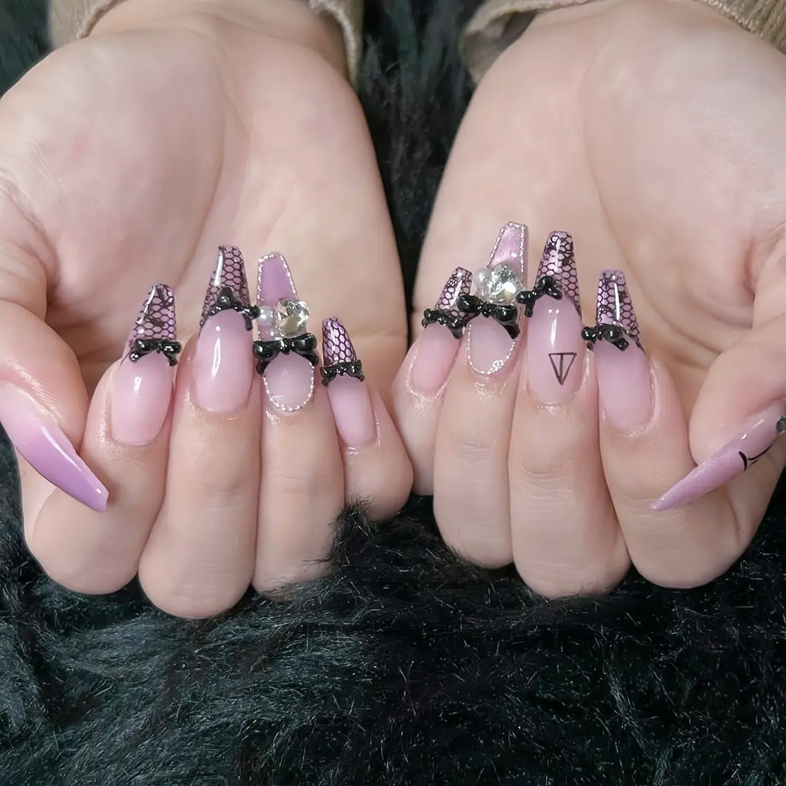 ネイル オーロラネイル 長さ出し フラッシュネイル フレンチネイル ジェルネイル ハンドネイル Amee Nail Salonのネイルデザイン