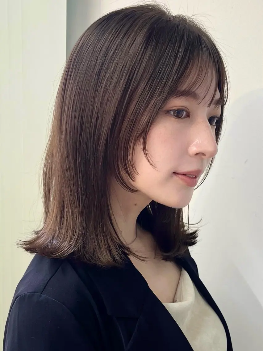 ミディアム 顔まわりレイヤー レイヤーカット カット ヘアカラー トリートメント あやめ【顔まわり/レ イヤー/柔らかカラ】のヘアスタイル