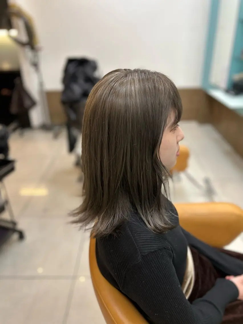ミディアム カラー ベージュカラー ブリーチ ダブルカラー ブリーチなしカラー オリーブベージュ ヘアカラー トリートメント ダブルカラー/ 髪質改善💎安藤のヘアスタイル