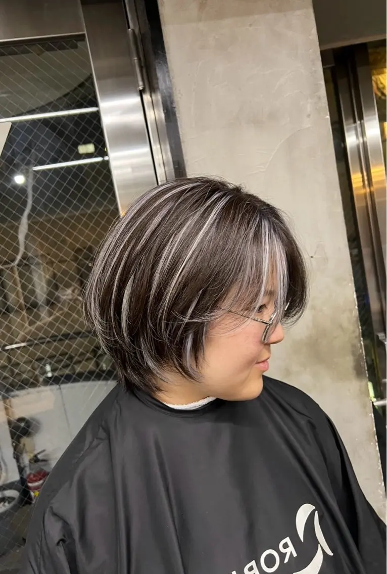 ショート カラー ダークグレー ダークグレージュ グレージュ ハイライトカラー ハイライト カット ヘアカラー トリートメント 指名数No.1 /NAOYAのヘアスタイル