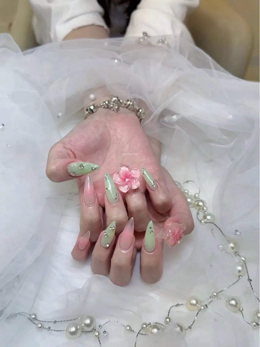 ネイル ハンドネイル HANA 長さだしのネイルデザイン