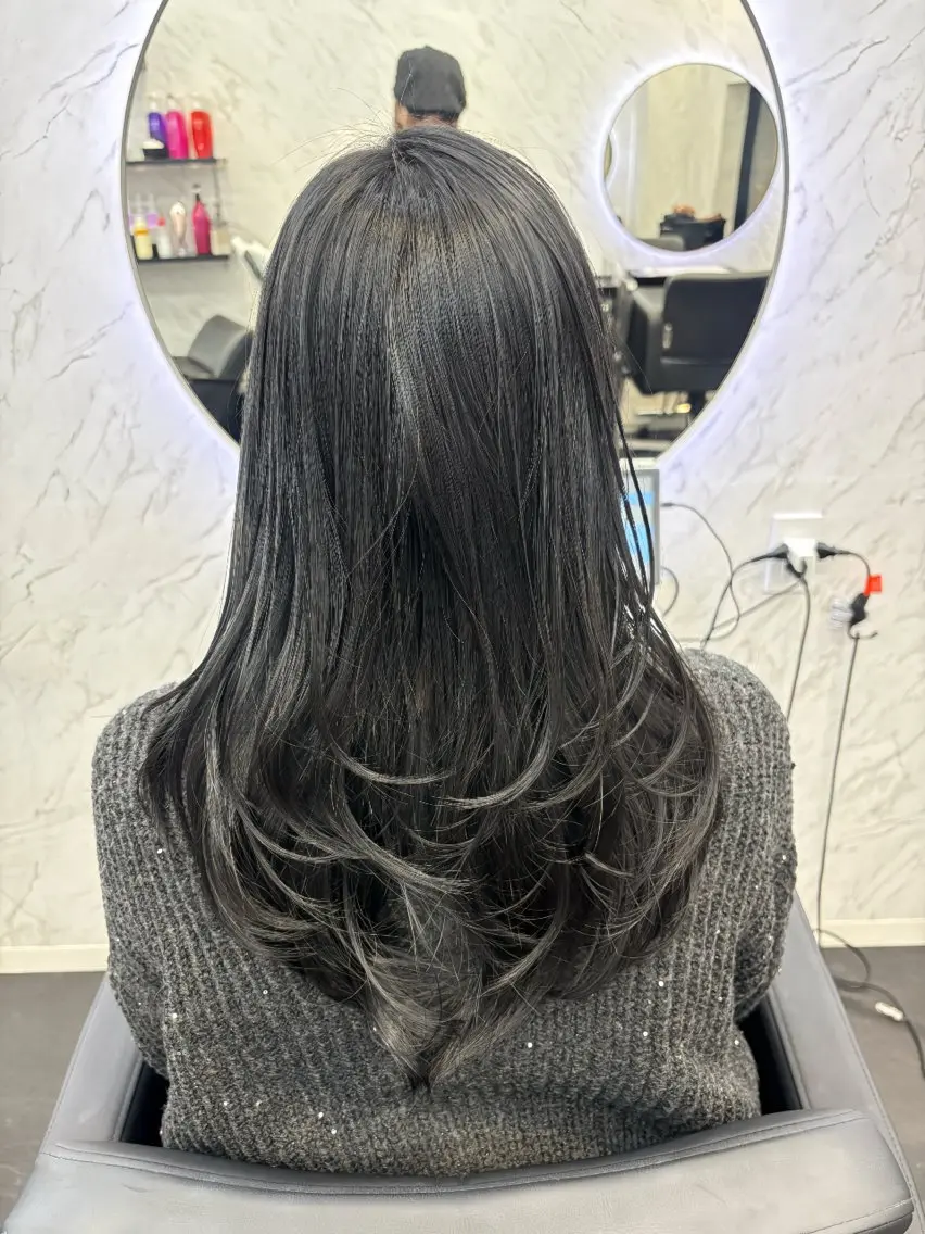 ロング レイヤーカット 韓国ヘア🎀 /♡𝓝𝓸𝓪♡のヘアスタイル