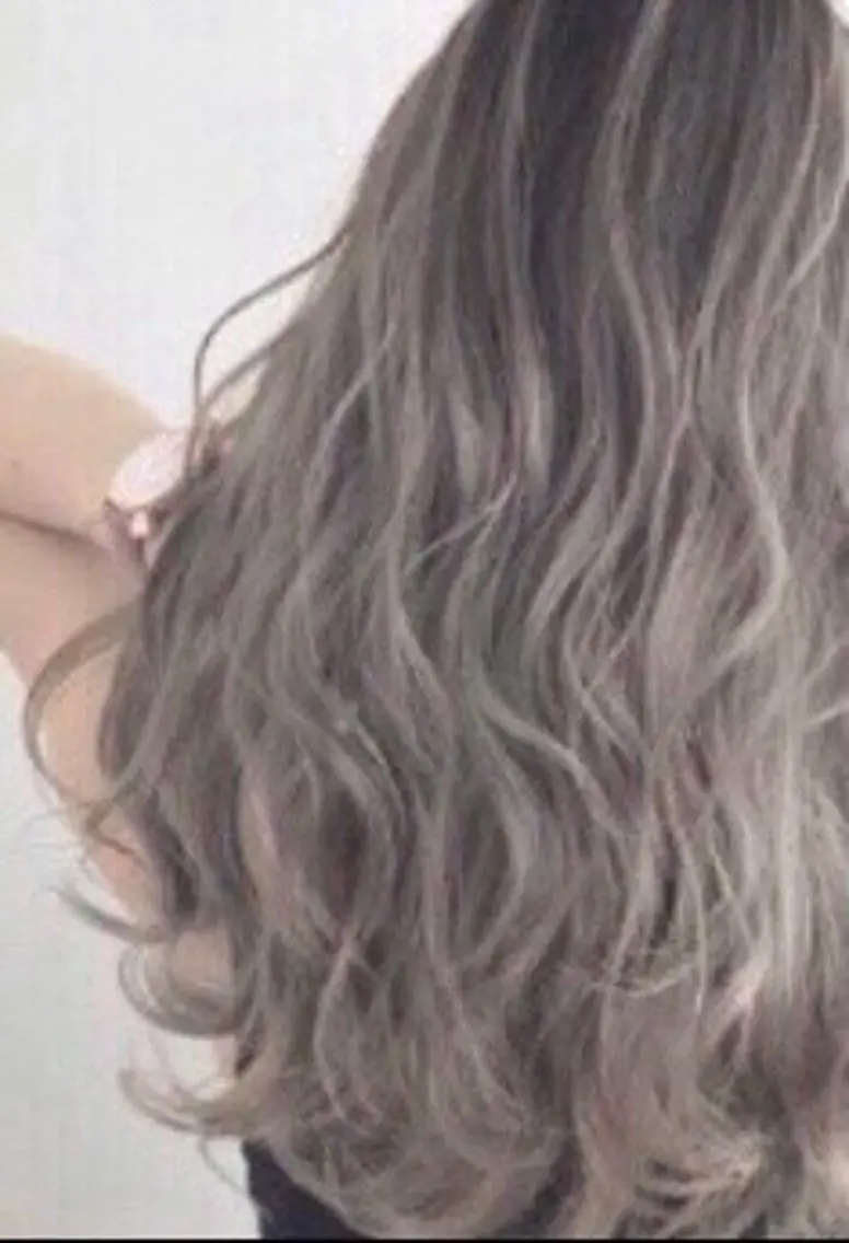 セミロング カラー バレイヤージュ ブリーチ ケアブリーチ ダブルカラー ハイライトカラー ヘアカラー memento 斎藤大覚のヘアスタイル