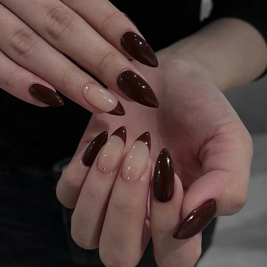 ネイル チークネイル ドット フットネイル フレンチネイル グラデーション ハンドネイル ハンドケア Nihonthy Nail 新宿のネイルデザイン