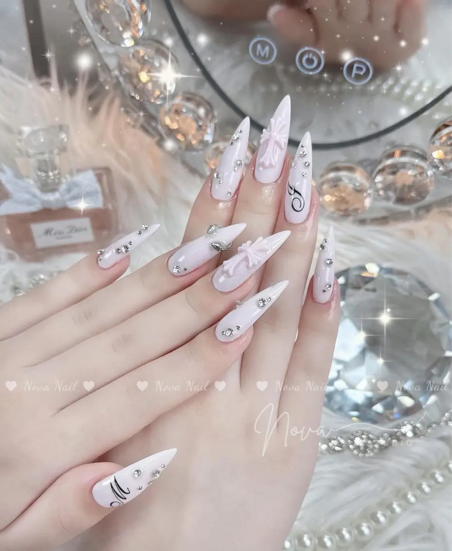 ネイル ジェルネイル キラキラネイル 韓国ネイル ロングネイル ワンホンネイル ハンドネイル Nova Nail Nambaのネイルデザイン