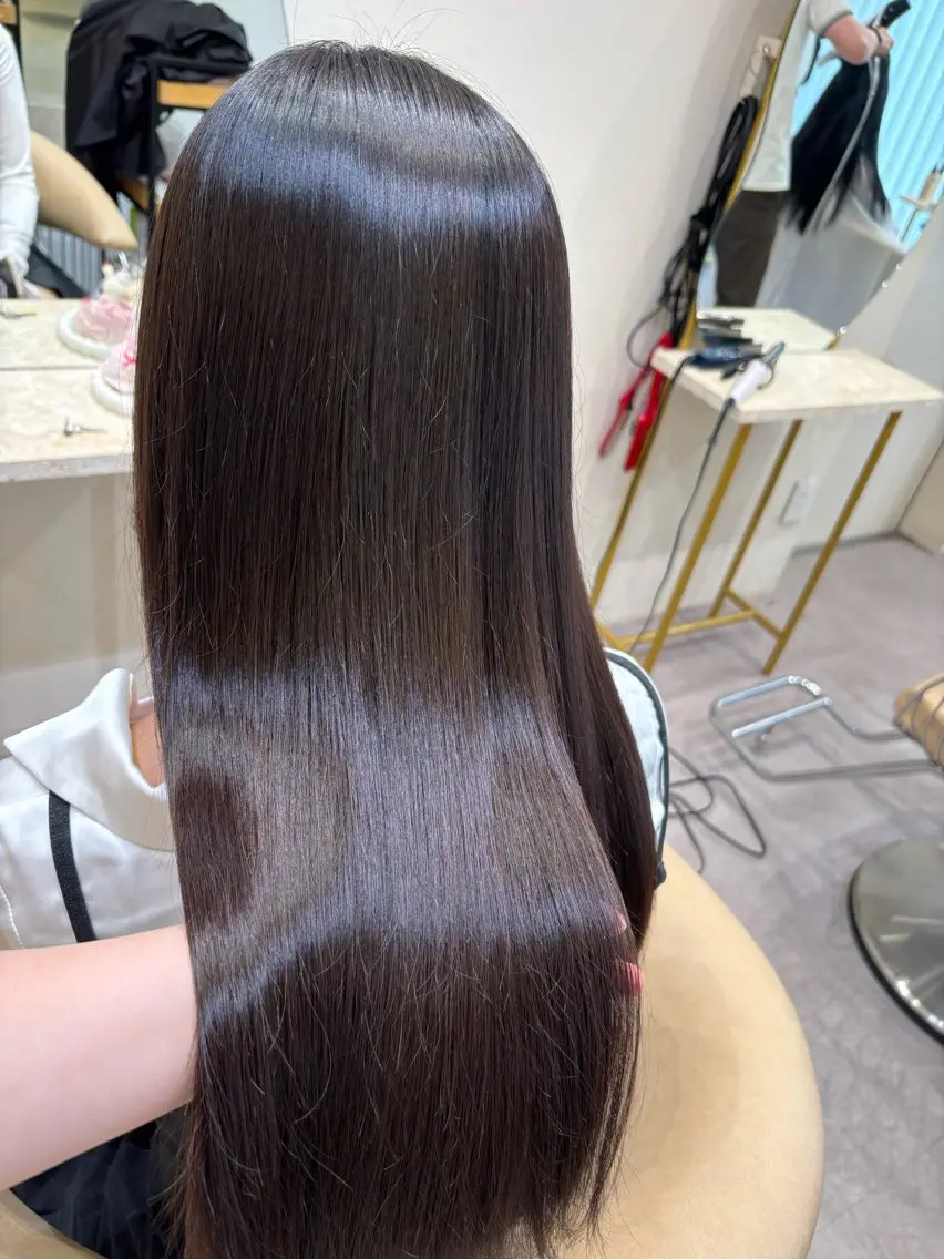 やわらかい質感な縮毛矯正🤍ツヤツヤ真っ直ぐなやわらかいヘアに🎀の写真