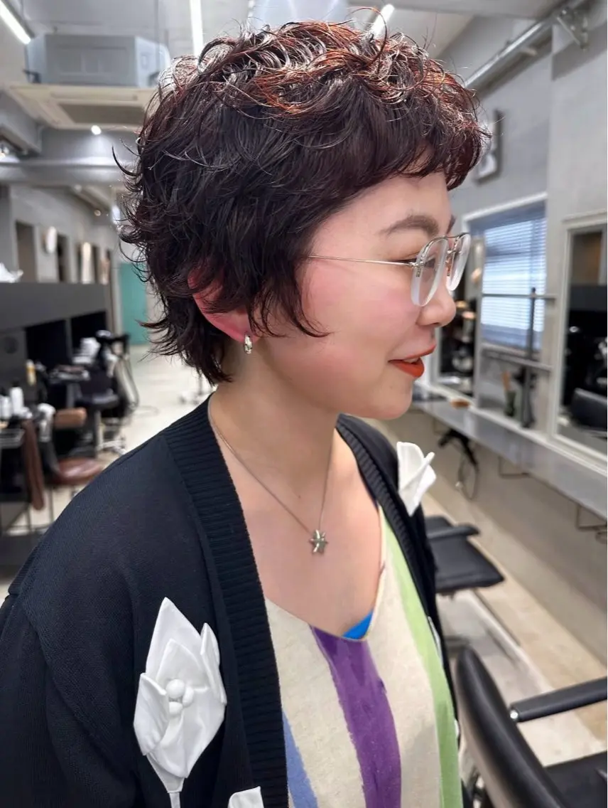 ショート カラー パーマ くせ毛 ショートヘア カット ヘアカラー パーマ トリートメント パーマ /レイヤー 榛地渉馬 /矢場町のヘアスタイル