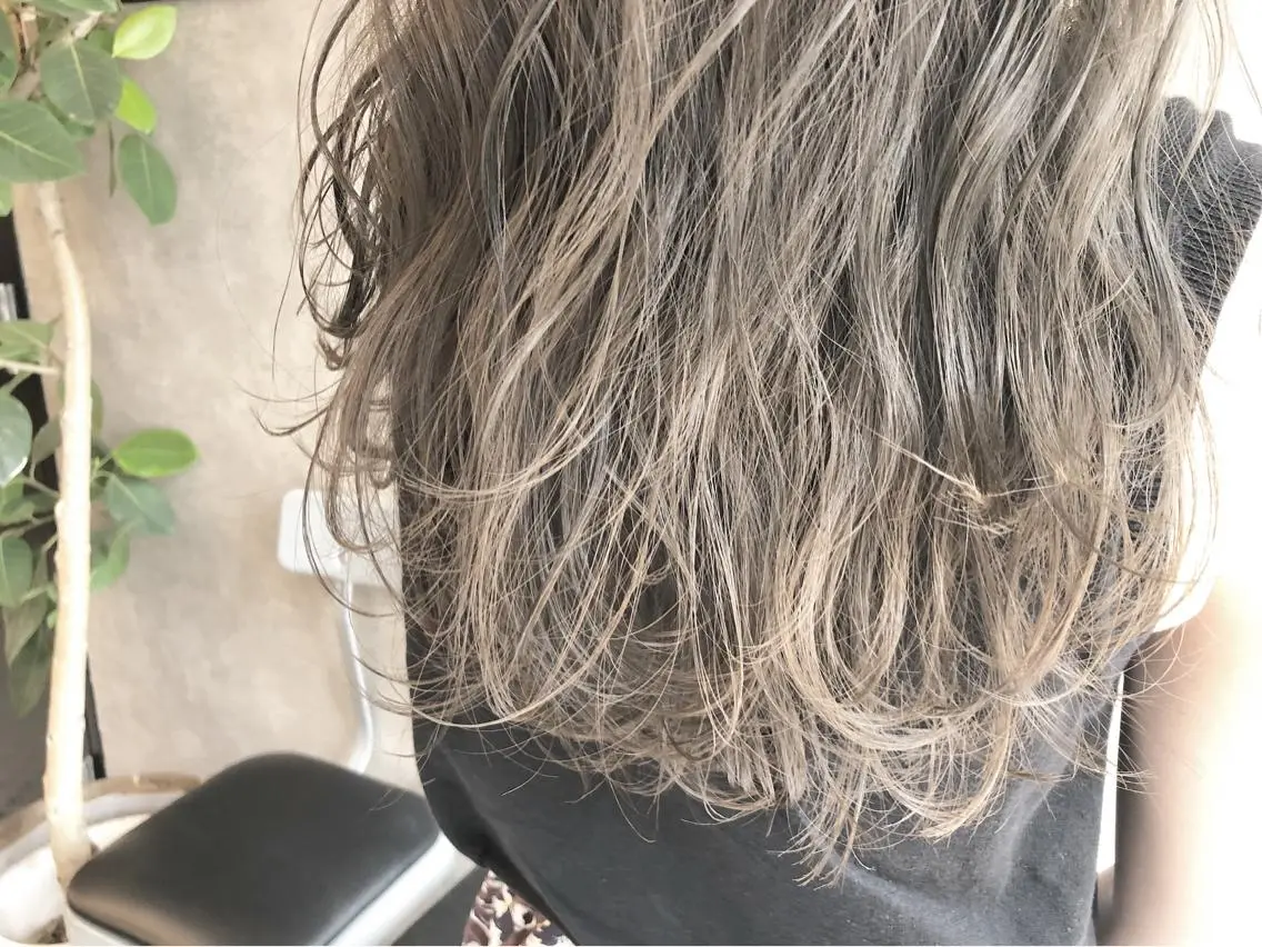 ロング カラー 顔周りレイヤーカット ブリーチminamiのヘアスタイル