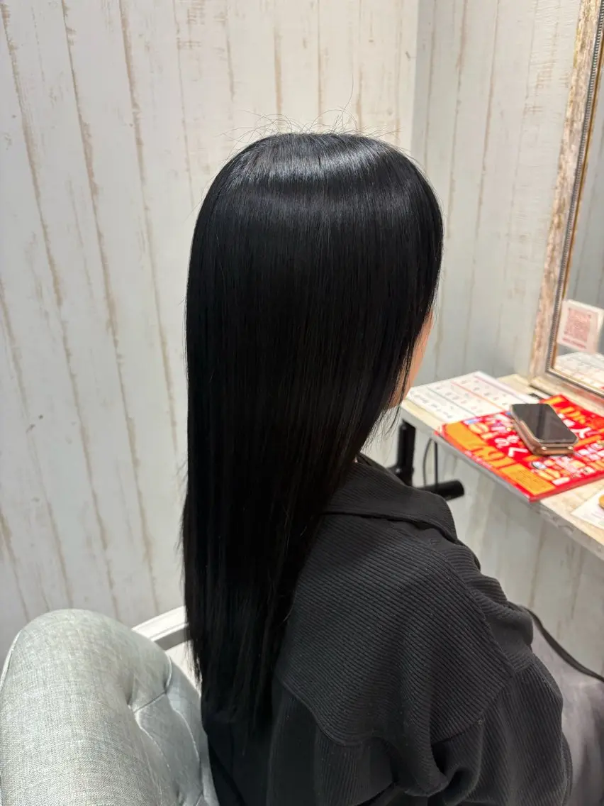 カラー ヘアカラー 岡田 真鈴のヘアスタイル