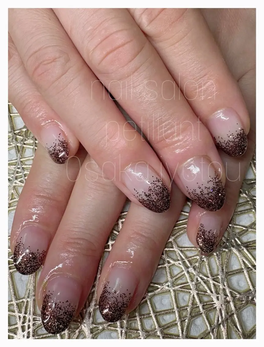 ネイル ブラウン グラデーション ラメ(グリッター) シンプルネイル nail salon petillantのネイルデザイン