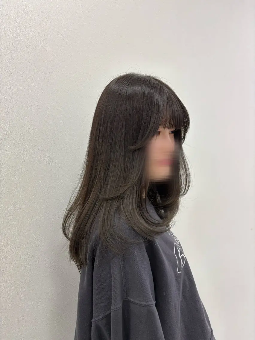 ロング カラー 抜け感レイヤー︴ ニュアンスカラーのヘアスタイル