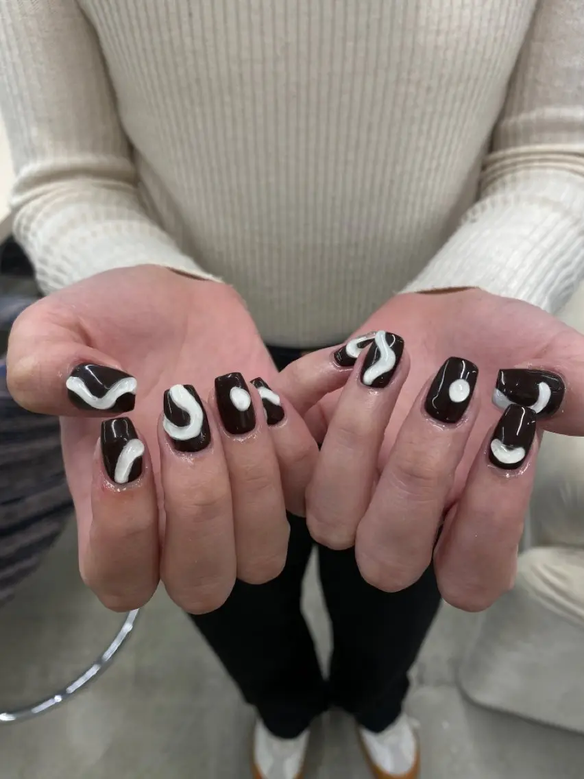 ネイル ブラウン ぷっくりネイル chika / nailのネイルデザイン
