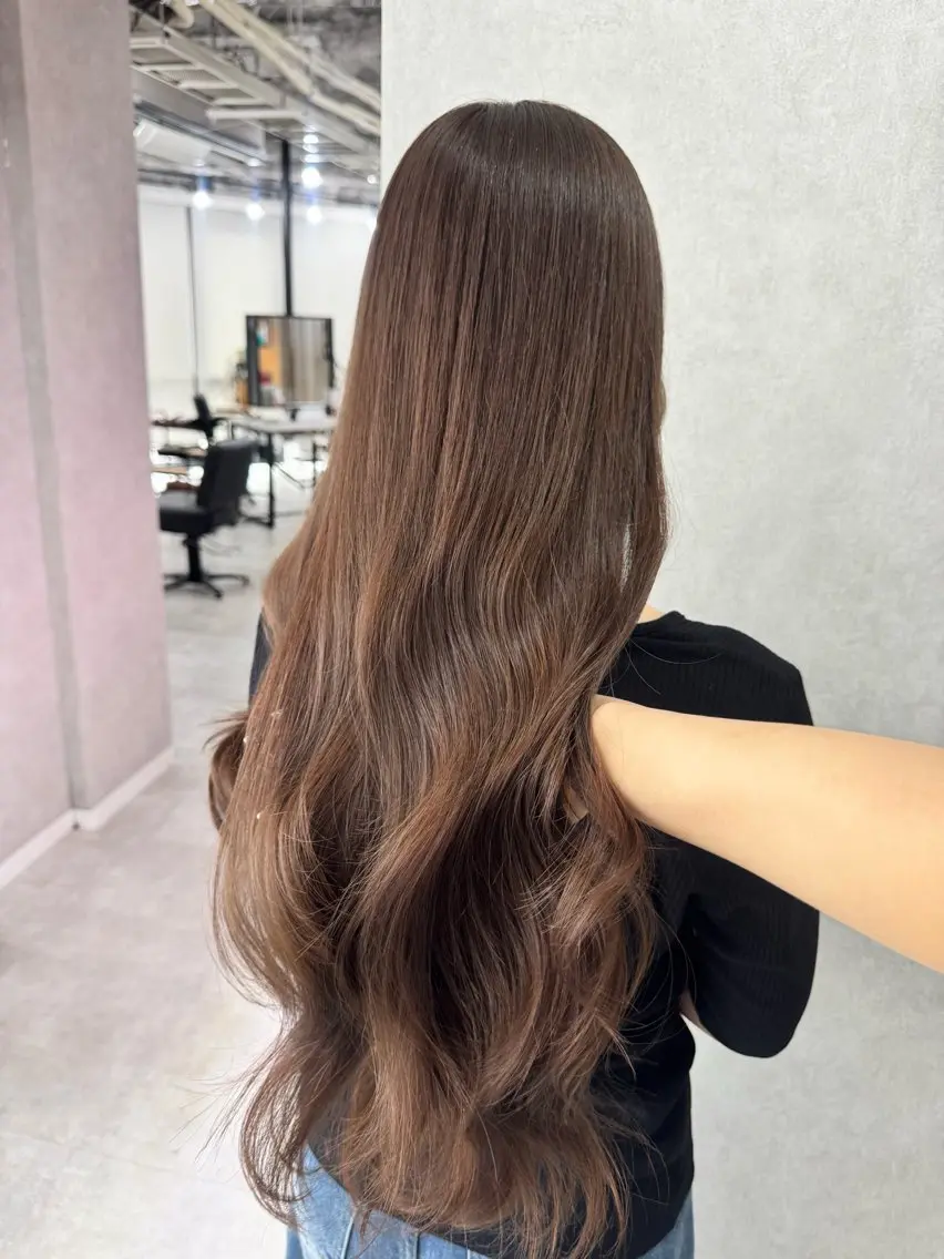 ロング カラー ベージュカラー ブリーチ ブラウンカラー ショコラブラウン ショコラグレージュ ヘアカラー トリートメント 赤み無し柔らかカラー 【梅田】madokaのヘアスタイル