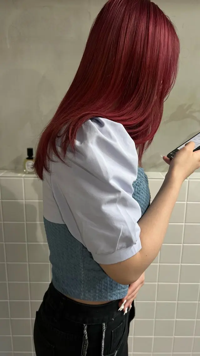 ロング カラー ブリーチ レッドカラー anon Loemのヘアスタイル