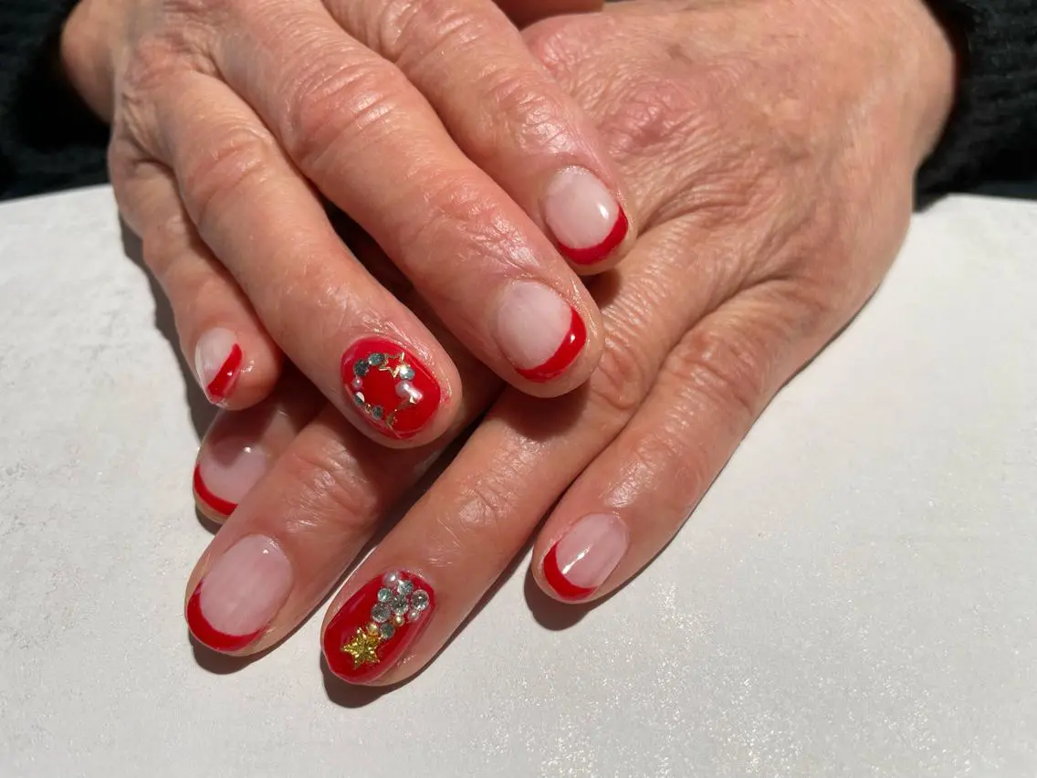 ネイル フレンチネイル 赤色 冬ネイル クリスマス ハンドネイル フットネイル Aila.nail _F_AYUMIのネイルデザイン