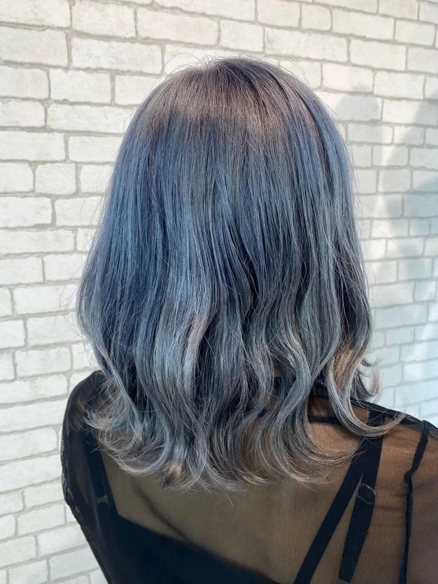 カラー 篠田 綾乃のヘアスタイル