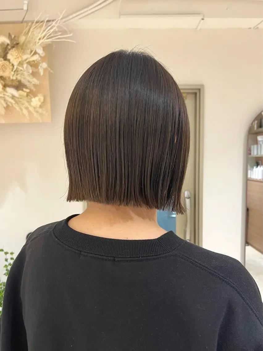 ショート ボブ 外ハネヘア KANO🌷 艶カラーのヘアスタイル