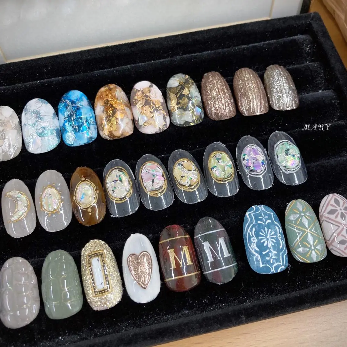 ネイル アートネイル キラキラネイル ニュアンスネイル 冬ネイル クリスマス Mary nail .narumiのネイルデザイン