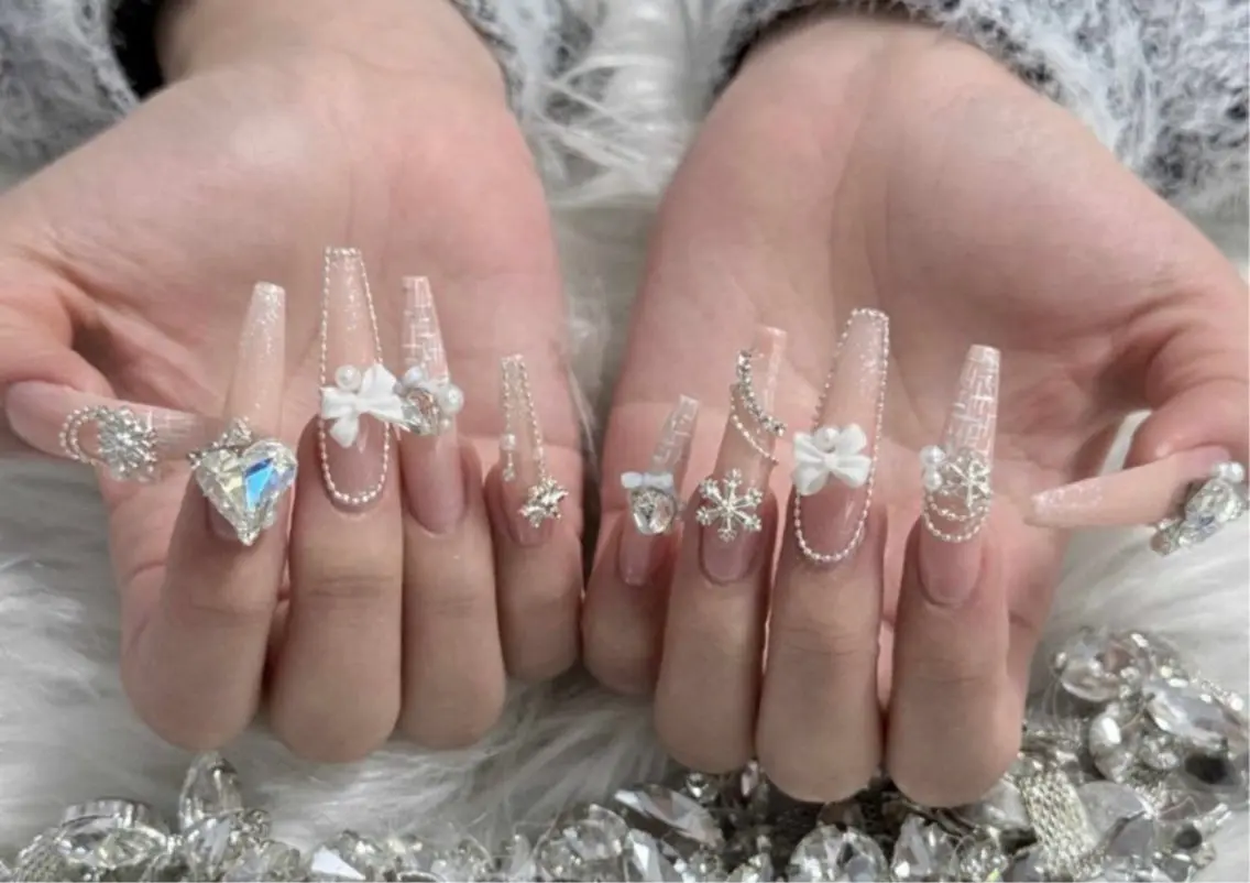 ネイル アートネイル ボルドー フレンチネイル ジェルネイル 氷ネイル・うるうるネイル ハンドネイル Julie Nail Rinのネイルデザイン