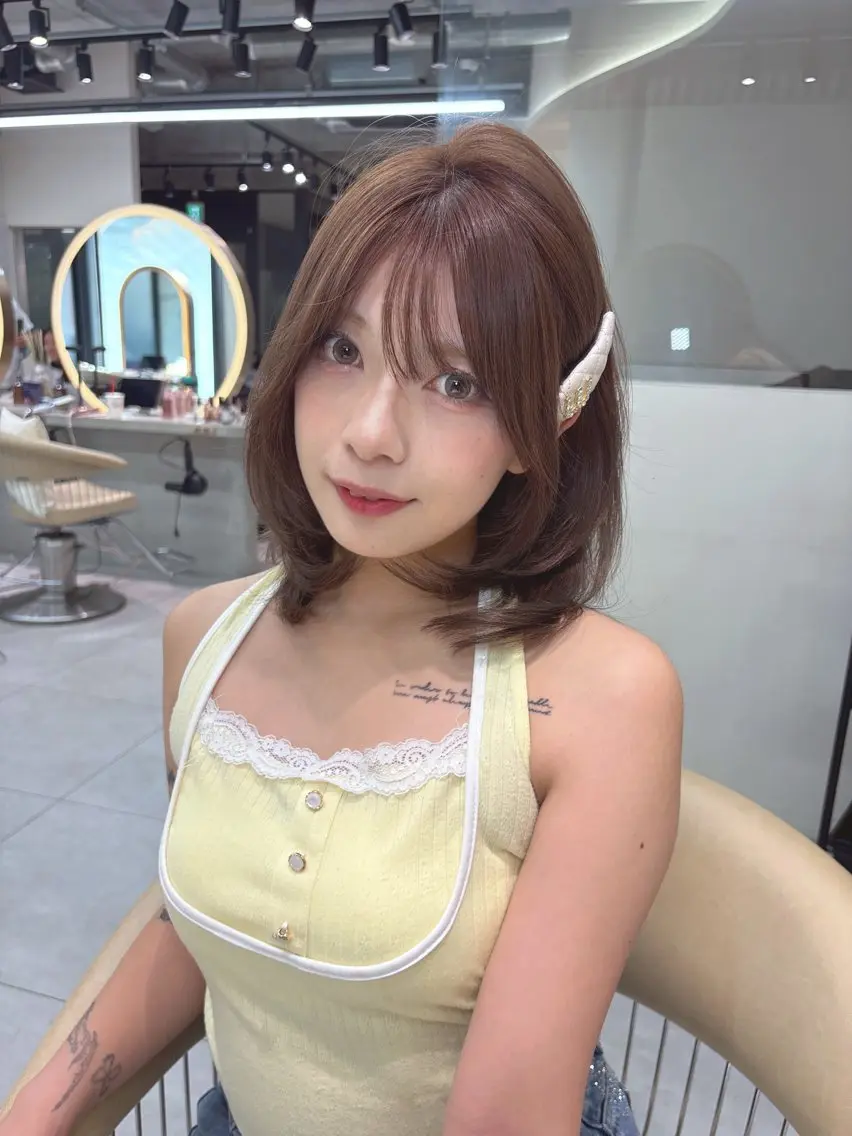 ミディアム カット ヘアカラー トリートメント 顔周り🇰🇷韓国 レイヤー/モエのヘアスタイル