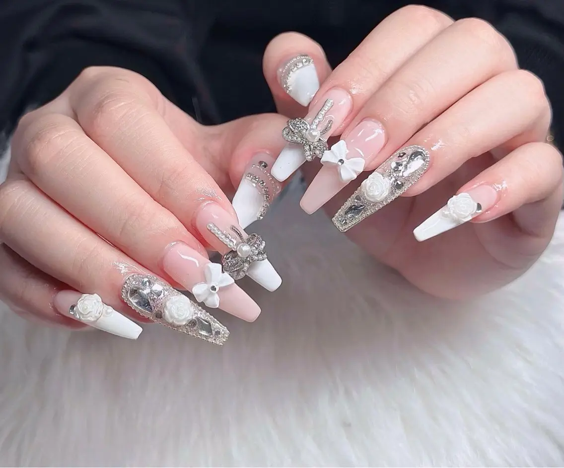 ネイル フレンチネイル ジェルネイル ハロウィン キラキラネイル 韓国ネイル H.baby Nail Salonのネイルデザイン
