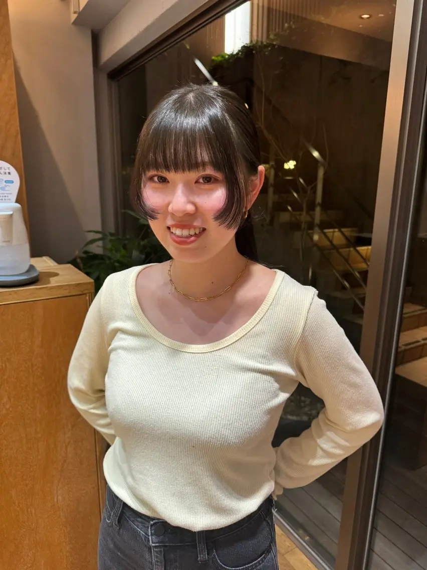 ミディアム カラー レイヤーカット カット ヘアカラー 大橋 芽衣のヘアスタイル